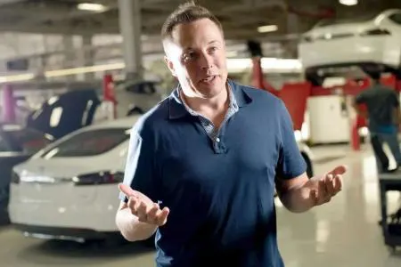 ایلان ماسک: گوشی‌های موبایل به شکل فعلی‌شان فقط ۵ تا ۶ سال دیگر دوام خواهند آورد