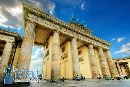 دروازه براندنبورگ: شاهکاری که هر روز شاهد تاریخ جدیدی است