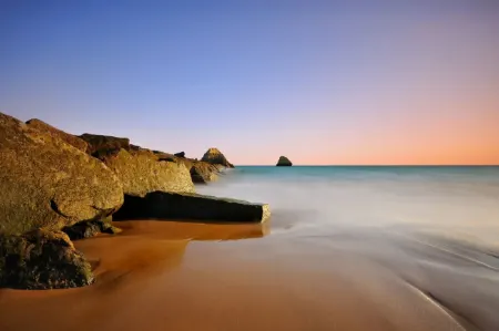 ساحل بنود عسلویه, غار دریایی بنود