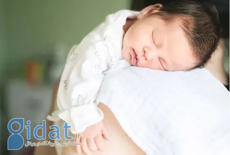 آموزش روش صحیح گرفتن آروغ نوزاد در خواب