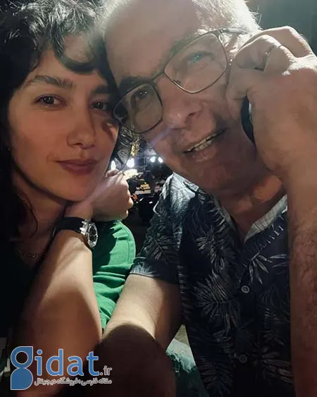 دنیز دانش صمدی, بیوگرافی دنیز دانش صمدی