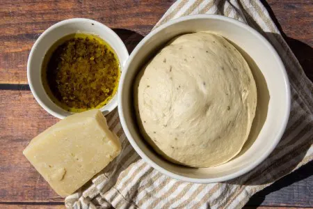 مراحل درست کردن نان سیر پیچ دار