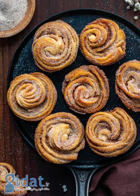طرز تهیه کروفین خانگی: شیرینی آسان با طعم دارچین و کره