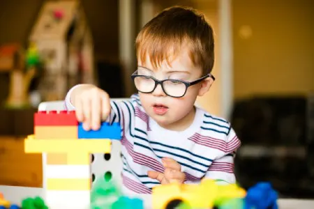 بهترین اسباب بازی برای کودکان اوتیستیک در تمام سنین