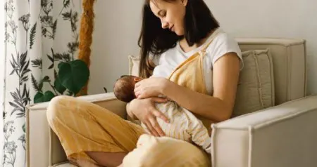 مراقبت از سینه‌ها در دوران شیردهی