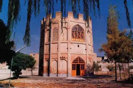 برج خلعت پوشان تبریز: نگاهی زنده به تاریخ و فرهنگ ایران