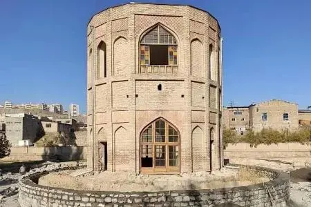 معماری برج خلعت‌پوشان