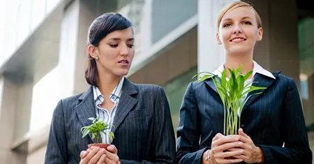 کپشن هایی درباره حسادت اطرافیان؛ جملات کوتاه و تأثیرگذار برای استوری ها و پست ها