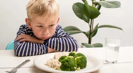 چرا بعضی از کودکان از غذا خوردن اجتناب می‌کنند؟
