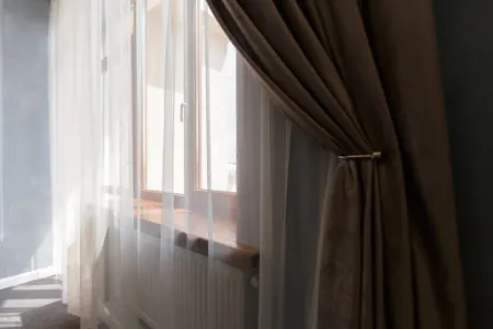 خطر آتش سوزی پرده با شوفاژ, فاصله پرده از رادیاتور