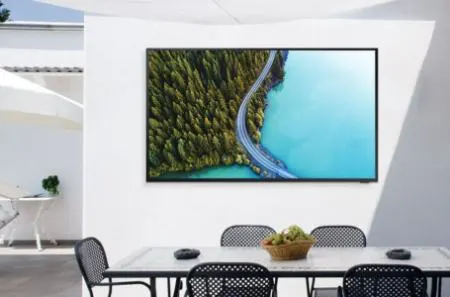 نسخه 85 اینچی Samsung Terrace معرفی شد؛ تلویزیون بیرون از منزل به قیمت 20 هزار تومان!