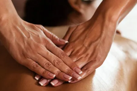 ماساژ اصطکاکی چیست و چگونه برای ورزشکاران کار می کند؟