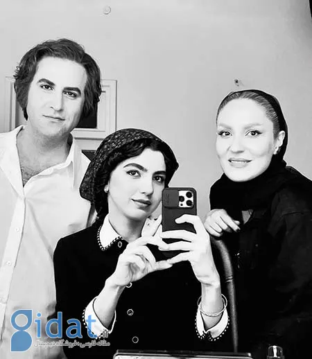 بنفشه ریاضی, زندگی شخصی بنفشه ریاضی