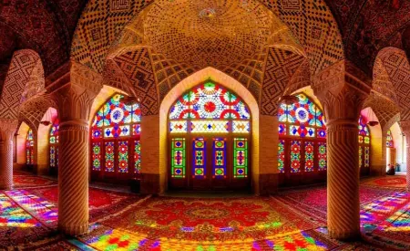 وقتی خدای واقعی در پشت نقاب ها پنهان می شود. متن شعر «هم مسجد و هم کعبه و هم قبله بهانه است»
