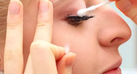 پاک کردن آرایش چشم به طور کامل و صحیح