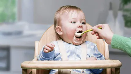 هر آنچه که باید در مورد مراحل غذای کودک بدانید