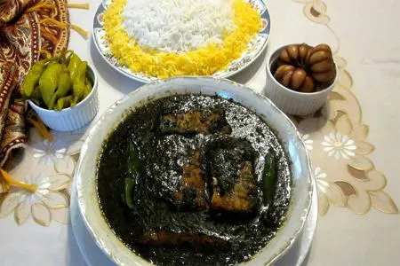 قلیه ماهی از غذاهای معروف و محبوب در استان بوشهر