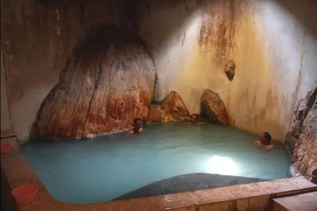 آشنایی با چشمه آب گرم سادات محله؛ یکی از محبوب‌ترین جاهای دیدنی رامسر