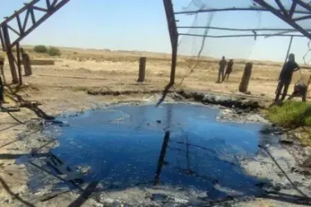 پدیده طبیعی ایلام, چشمه قیر روان