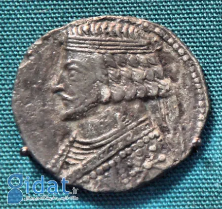 فرهاد چهارم, ملکه موزا