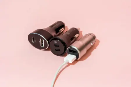 بهترین شارژر فندکی خودرو؛ راهنمای کامل انتخاب شارژر ایده آل