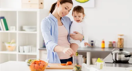 تغذیه مناسب مادر شیرده برای وزن گیری نوزاد