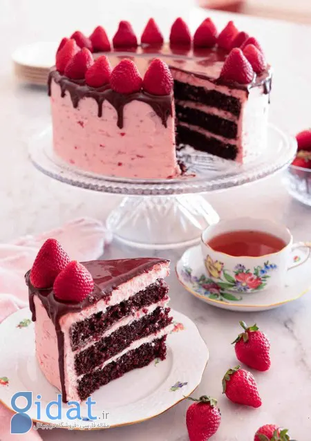 طرز تهیه کیک توت فرنگی شکلاتی یک کیک خاص و خوشمزه