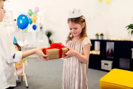 پیشنهاد کادو تولد برای پسر بچه