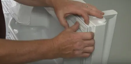 روش های جایگزین برای تمیز کردن نوار لاستیکی درب یخچال