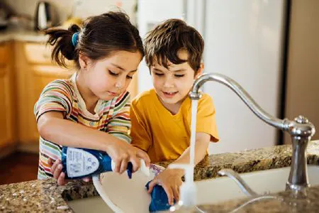 تشویق کودک به انجام کارهای مستقل