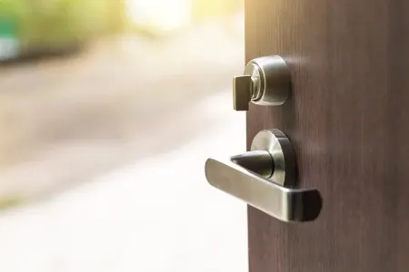 ترفندهای طلایی برای جلوگیری از یخ زدن قفل در فضای باز