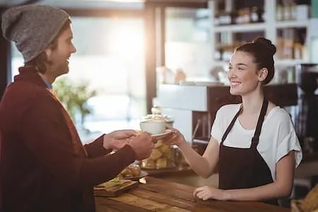 شغل پیشخدمت, ویژگی های لازم برای پیشخدمت, پیشخدمت باید خوشرو و آرام باشد