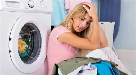 دلیل باقی ماندن آب در ماشین لباسشویی چیست؟ نکاتی برای حل این مشکل