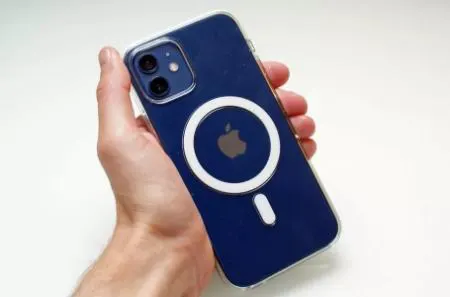 طبق گزارش‌ها، اپل در حال کار بر روی یک قاب حساس به لمس برای آیفون است