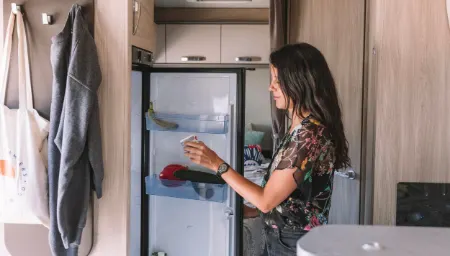 تمام شدن گاز یخچال, علت خالی شدن گاز یخچال