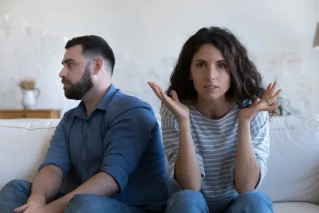 چگونه با همسر سرد و بی تفاوت برخورد کنیم؟ راهکارهای عملی برای بهبود رابطه