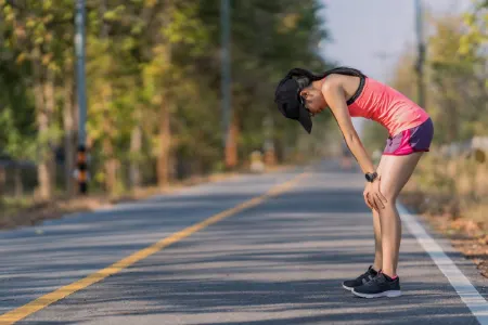 چرا هنگام ورزش خسته و بی‌حال می‌شویم؟ راهکارهای رفع ضعف حین تمرین