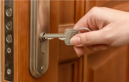 زبانه قفل گیر کرده است؛ تشخیص سریع + نکات عیب‌یابی