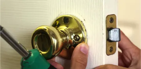 زبانه قفل گیر کرده, قفل درب باز نمیشه