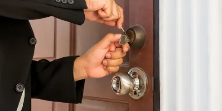 زبانه قفل گیر کرده, قفل درب باز نمیشه