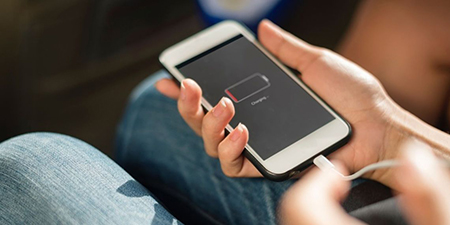 7 دلیل برای اینکه باتری گوشی شما خیلی سریع خالی می شود
