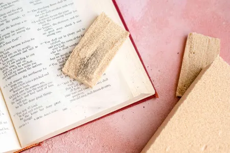 رفع بوی کپک کتاب, از بین بردن بوی نم کتاب