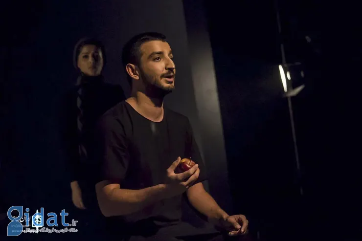 سینا ساعی در اجرای تئاتر هملت