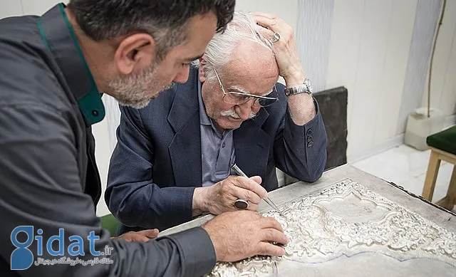 محمود فرشچیان در حال کار