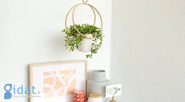 آویز گل و گیاه با استفاده از کارگاه‌های چوبی گلدوزی
