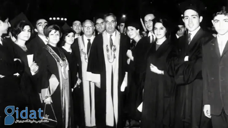 هوشنگ سیحون در بین دانشجویانش