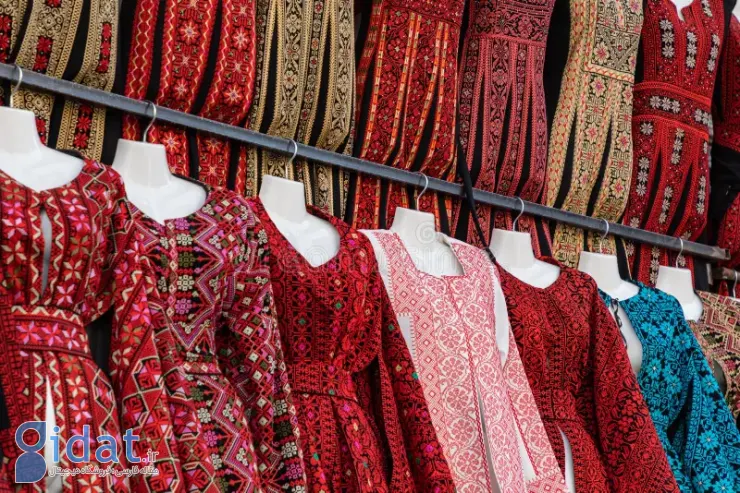 چرا و چطور از لباس‌های دست‌بافت استفاده کنیم؟ +‌ ۵ نکته استفاده از لباس دست‌بافت