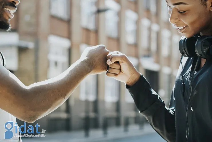 چگونه در بزرگسالی دوست پیدا کنیم؟ + ۱۰ راه عملی