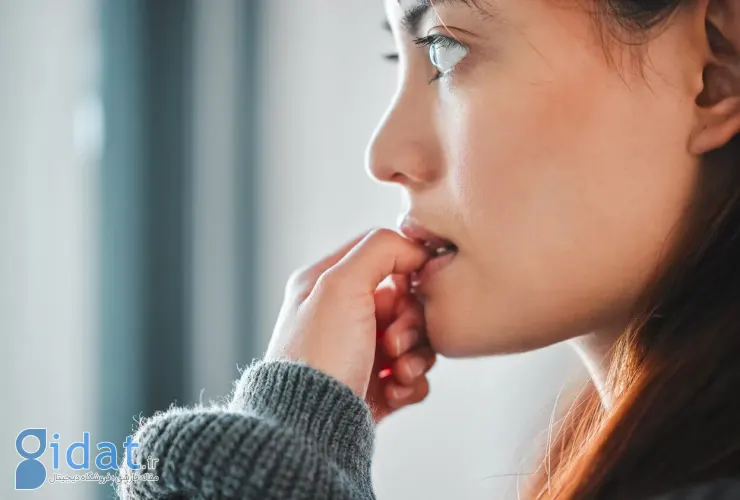 ناخن جویدن با اضطراب