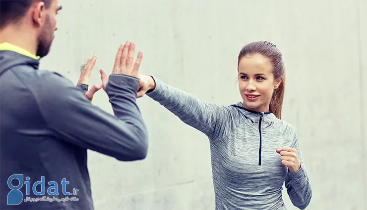 دفاع شخصی زنان: 7 تکنیک حرفه‌ای که هر زنی باید بداند